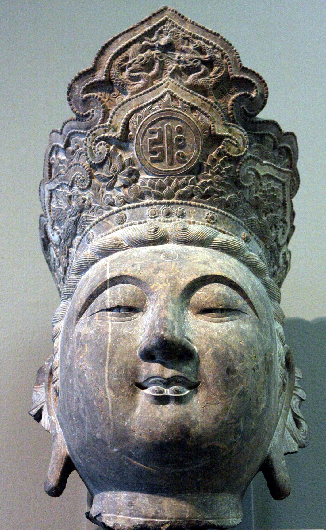 Head of crowned Boshisattva